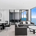 Gorgeous Oceanview 2B2B Beachfront Apartment In Surfers
