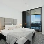 Gorgeous Oceanview 2B2B Beachfront Apartment In Surfers