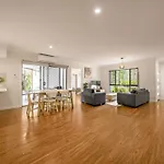 Comfy Coomera Duplex 1 - Fully Furnished Home, Private & Peaceful, Secure Garage & Free Wifi