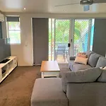 Gorgeous 4 Bed Beachside Apartment - Diamond Beach Resort