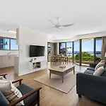Surfside Court - Hosted By Burleigh Letting