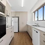 Surfside Court - Hosted By Burleigh Letting