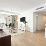 Chevron Big Family 3Brm, 3 Pools, Gym, Sauna, Spa.