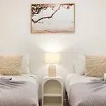 Chevron Big Family 3Brm, 3 Pools, Gym, Sauna, Spa.