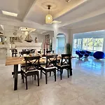 Charming Chevron Island Haven- Dog-Friendly Retreat Right On Main River