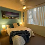 2 Bedroom Apt With Parking Stroll To Beach