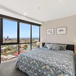 Stunning 180 Degree Views At Avalon Apartment