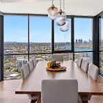 Stunning 180 Degree Views At Avalon Apartment