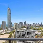Stunning 180 Degree Views At Avalon Apartment