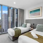 The Vista Coastline View 2Br Unit In Signature Broadbeach With Parking And Pool