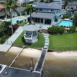 Chic Coastal Waterside Stunner!