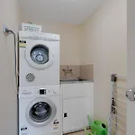 Stylish 1Br Beachside Escape - Heart Of Gold Coast