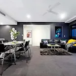 Three Bedroom Ocean View Apartments At Circle On Cavill - One Free Parking! - Self Contained & Privately Managed - Wow Stay