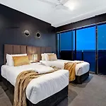Three Bedroom Ocean View Apartments At Circle On Cavill - One Free Parking! - Self Contained & Privately Managed - Wow Stay