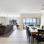 Surfers Paradise Escape With Premium Amenities