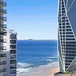 Surfers Paradise Escape With Premium Amenities