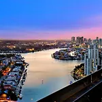Circle On Cavill - 2 Bedroom Converted Apartments - Wow Stay - No Parking Included