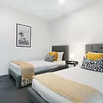 Circle On Cavill - 2 Bedroom Converted Apartments - Wow Stay - No Parking Included