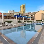 Ruby - 3 Bedroom Family Apartment With Views!