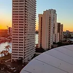 Bellagio@Chevron, Luxe, 2 Bedroom Apartment In The Heart Of Surfers Paradise!