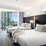 Legends Apartments - Qstay
