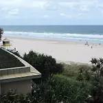 President Holiday Apartments - Absolute Beachfront