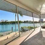 Surfers Paradise Escape - Waterfront House