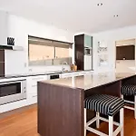 Surfers Paradise Escape - Waterfront House