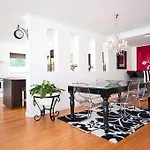 Surfers Paradise Escape - Waterfront House