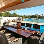 Surfers Paradise Escape - Waterfront House