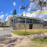 Mermaid Beach At Nobbys Motel