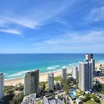 Deluxe Private Apartment In Surfers Paradise