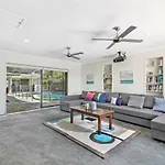 Homely Getaways In Broadbeach Waters