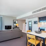 Pelicanstay In Surfers Paradise