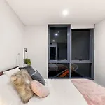 Modern, Carefree Living Style Apt In Southport