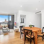Ocean View 2-Bed With Pool, Sauna, Gym And Bbq