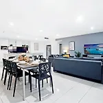 Circle On Cavill, Apartments And Sub Penthouses - We Accommodate