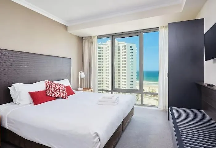 Skyline And Beach View With King Bed Studio In Gold Coast