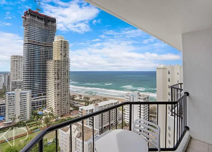 Enjoy Fantastic Ocean Views In Surfers Paradise!