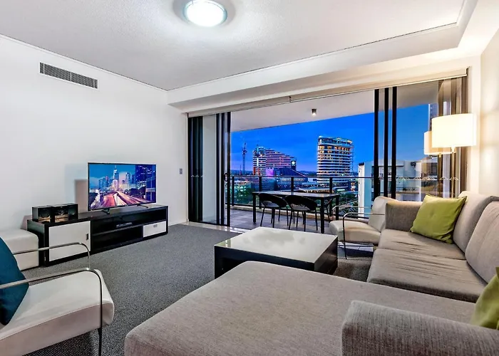 Spacious And Modern 3 Bed Apartment In Central Broadbeach At Sierra Grand