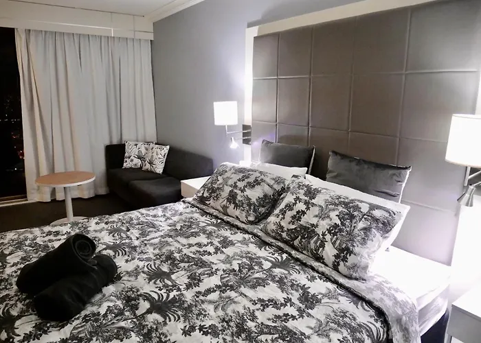 Fab Studio In Heart Of Surfers Paradise! Free Wifi And Free Parking!