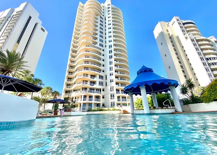 Beachfront Romantic Getaway - Surfers Paradise