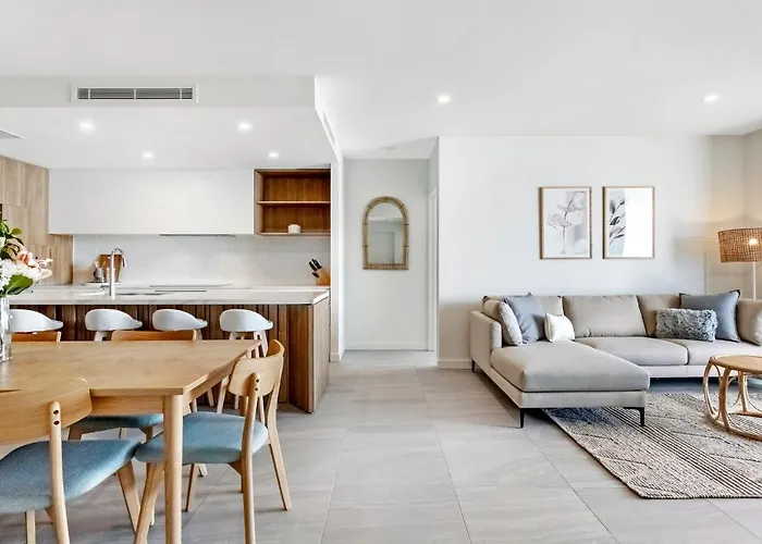 Luxury Central Palm Beach Apartment With Rooftop Pool - Gchm