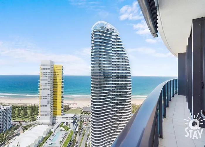 Oracle Resort Broadbeach - 4 Bedroom Sub Penthouse Ocean View Apartment - Qstay