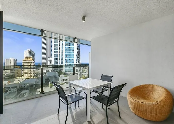 2 Bedroom Unit, Heart Of Surfers Paradise,Pool,Spa