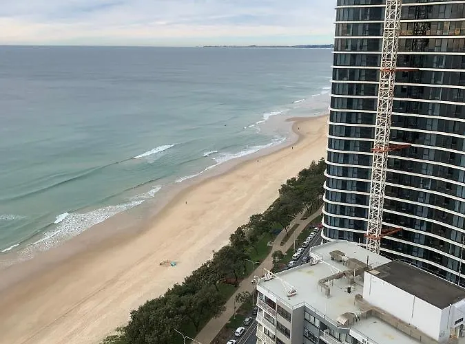 Oceanfront Unique Sleeps 14 Hear Waves And Enjoy Lorikeets On Balcony