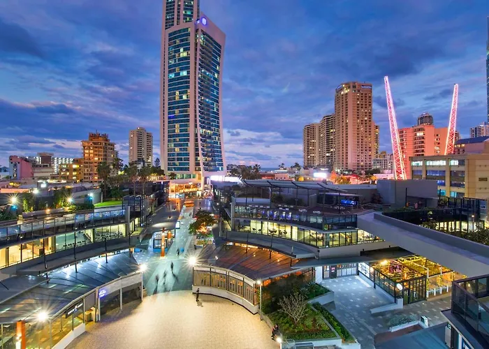 Circle On Cavill Surfers Paradise- 3 Bedroom Spa Apartment