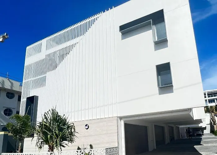 Unique Kirra Townhouse