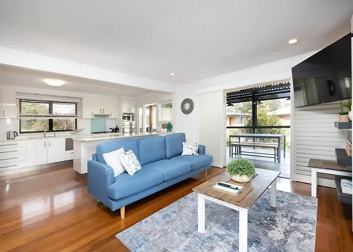 Beachside Cheerful 5 Bedroom Home