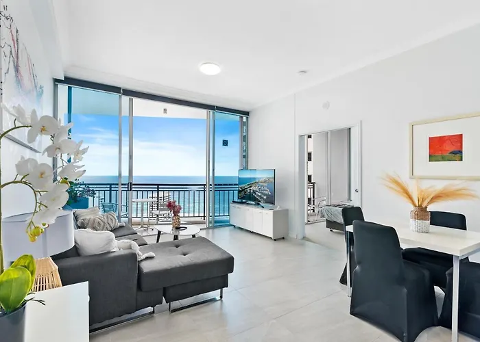 2 Bedroom Beach View Apartment In Surfers Paradise! Free Parking & Wifi